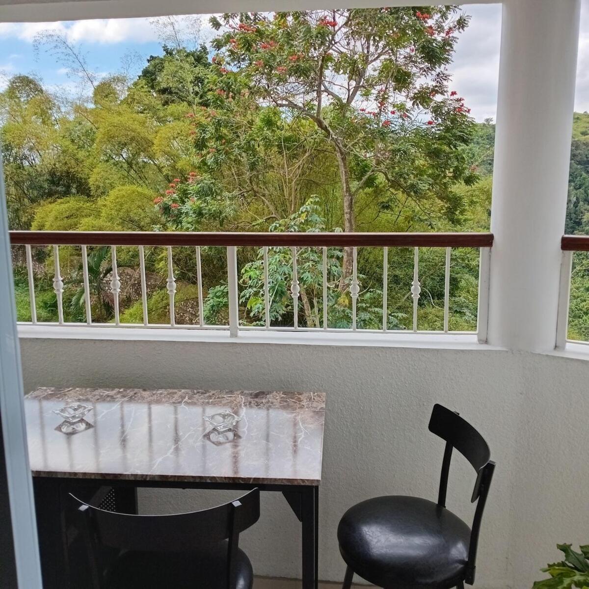 Gorgeous 1 Bedroom Apartment In The Kingston Hills 외부 사진